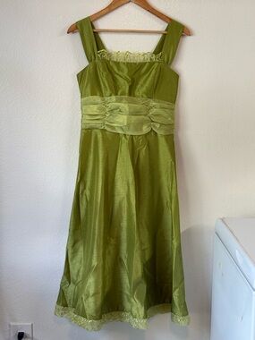 Sash Waist Dress Olive Green Women Dress Size M/L Embroidered Feminine